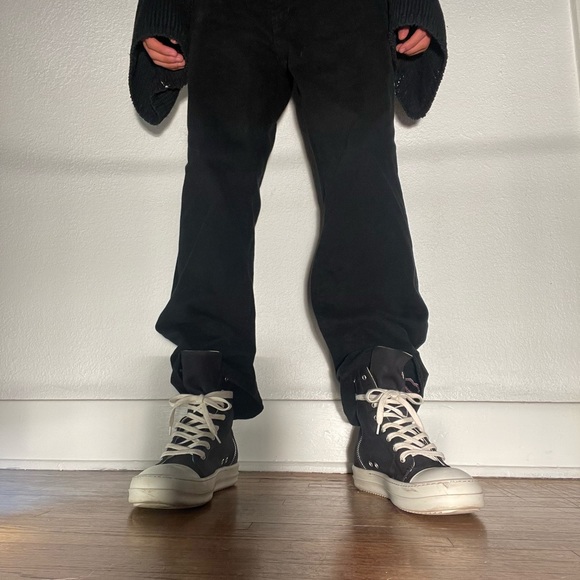 2000s Burberry’s Baggy Jeans - Picture 7 of 16